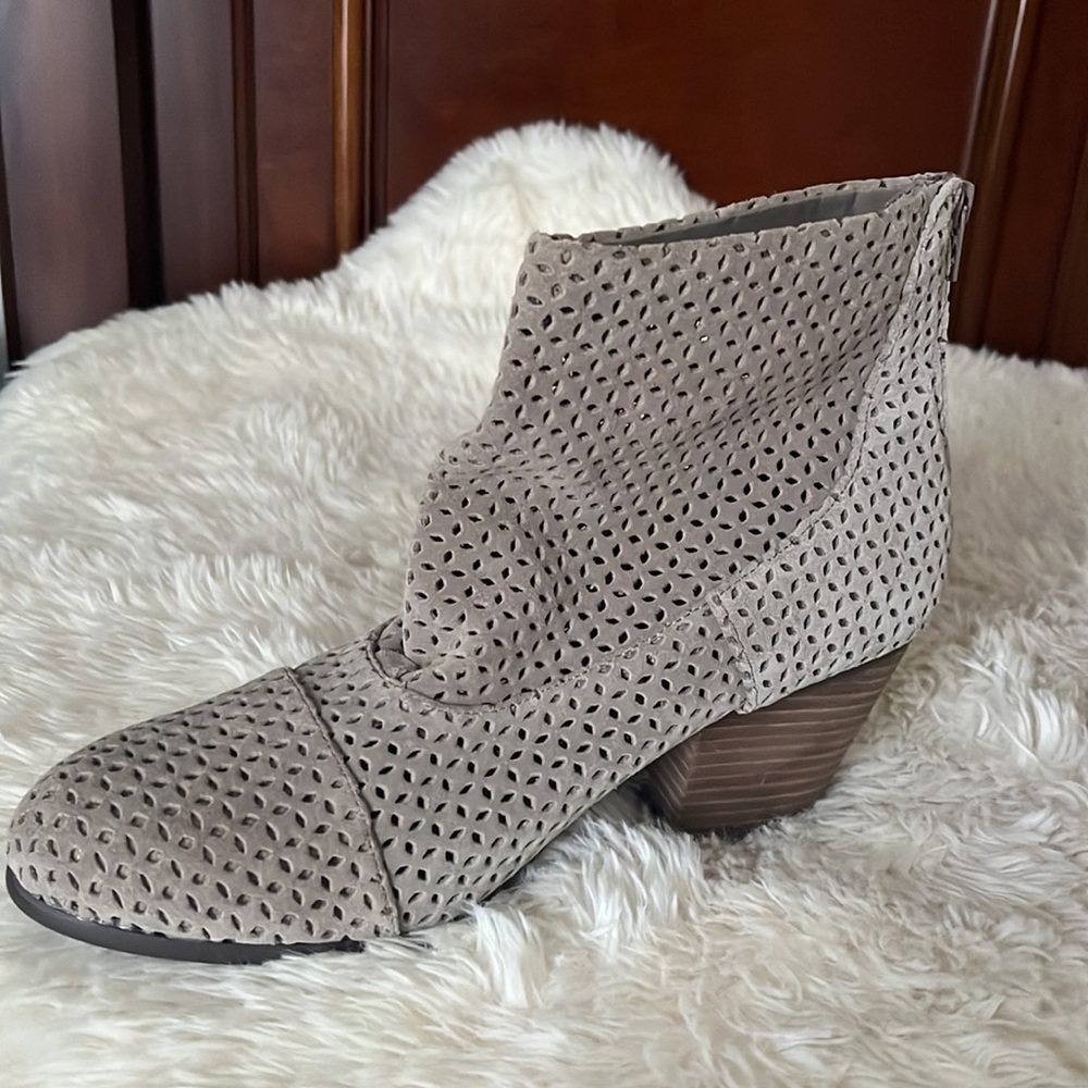 Aerosols chunky heel suede boots.